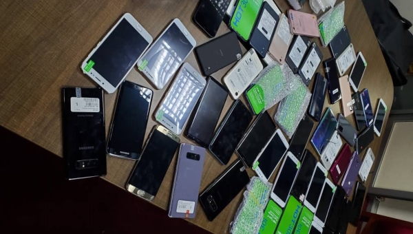 Over 500 smuggled Smart Phone recovered from Entebbe Airport